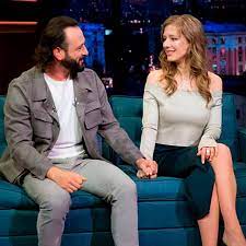 Лиза арзамасова похвасталась дорогостоящим кольцом. Ilya Averbuh Prokommentiroval Sluhi O Svadbe S Lizoj Arzamasovoj Hello Russia