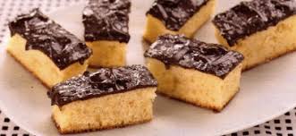 Acest chec se prepară foarte ușor, este aromat și nemaipomenit de delicios. Prajitura Cu Glazura De Ciocolata ReÅ£ete Culinare De La A La Z