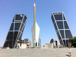 Przewodnik po madrycie, to wciąż rozwijany zbór filmików, które stają się przedstawić najważniejsze miejsca i zabytki stolicy hiszpanii w formie swobodnego spaceru. Madryt W Dwa Dni Co Warto Zobaczyc Najwieksze Zabytki I Atrakcje