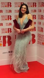It wasn't until 2018, however, that dua received her very first statuette. Dua Lipa Dedicates Best Female Solo Win To Women Taking Over The World
