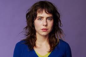 Lara Heller's Instagram, Twitter & Facebook