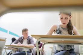 Ai rien a battre, je suis pas là pour le faire des amis comme la plupart des gens qui passent leur vie dessus pour se faire des amis parce qu'ils n'ont aucun passe temps dans la vraie vie (pas d'amis, pas de sport, pas de. Au College Et Au Lycee Comment Se Decide La Composition Des Classes L Etudiant