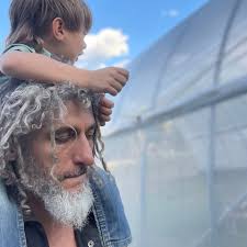 Does anyone remove bees for free in the Sierra Vista area?