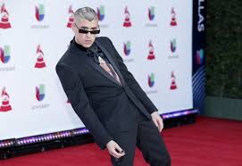 Escucha otra noche en miami de bad bunny, musica, singles, albumes, musica en vivo, musica gratis en foxdisco.info. Bad Bunny Surprises Fans For Christmas With First Album