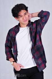 Nikita willy adalah pemeran utama. Rangga Azof Merasa Terhormat Akting Bareng Nikita Willy Rezky Aditya Sarung Mans