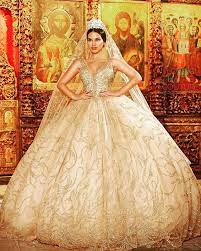 ماريا On Instagram Regrann From Lovinghautecouture Gold Wedding Gown By Juxhinkurti Dres Gold Wedding Gowns Amazing Wedding Dress Wedding Dresses