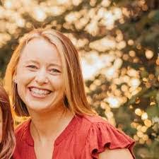 Ellen Beard's Instagram, Twitter & Facebook