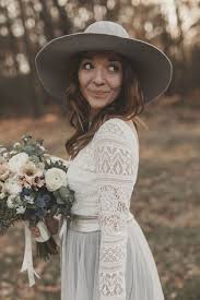 Du bist auf der suche nach dem idealen brautkleid? Boho Brautkleid Mit Tullrock In Grau Foto Jennifer Nilsson Tullrock Brautkleid Spitze Brautkleid
