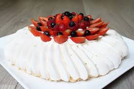 Pavlova Geante Aux Fruits Rouges Surprises Et Gourmandises Pavlova Gourmandise Dessert