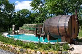 Welches material ist empfehlenswert und mit was muss für den betrieb der fertigen sauna gerechnet werden? Gartensauna Ideen Tipps Planung Gestaltung