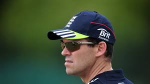 Hills teams up with Aussies