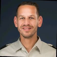 Na bijna 13 jaar heb ik gister afscheid genomen van de Militaire GGZ en  Defensie. Met pijn in mijn hart, maar met eindeloos veel herinneringen en  geleerde lessen. Ik bewonder alle mensen