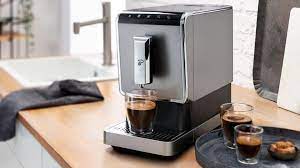 Voreingestellt für tchibo barista caffè crema und espresso bohnen, wird für jeden persönlichen tchibo lieblingskaffee der optimale mahlgrad empfohlen und einfach an der maschine eingestellt. Tchibo Kaffeevollautomat Esperto Caffe Im Test Uberblick