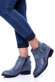 Pin De Ava Philipp En Shoes En 2020 Zapatos Italianos Mujer Botas Moto Mujer Zapatos Botines