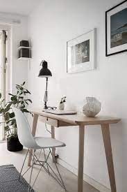 Designed within space restrictions or as part of a bedroom, these examples from across the world have white space in mind. Ob Homeoffice Im Wohnzimmer Oder Im Kleinen Arbeitszimmer Homeoffice Ideen Homeoffice Inspiration Home Office Design Small Home Office Office Interior Design