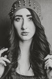 Elise Sinclair's Instagram, Twitter & Facebook