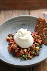 Burrata Et Tartare De Figues A La Menthe Et Aux Amandes On Dine Chez Nanou Recette Avec Figues Recettes De Cuisine Recette