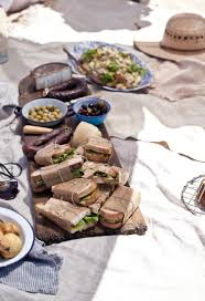 Summer Brunch Is Best Served On The Beach Pack Some Italian Sandwiches And Your Favorite Bottle Of Ecco Lebensmittel Essen Ideen Furs Essen Essen Und Trinken