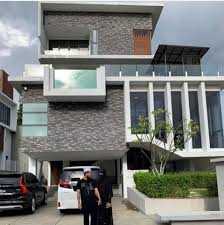Check spelling or type a new query. Ebit Lew Kongsi Gambar Bidadarinya Di Depan Rumah Mewah Mereka