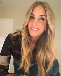 Heather Holmes's Instagram, Twitter & Facebook