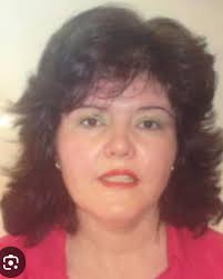 Can anyone fix this photo to remove the stalker-like appearance?