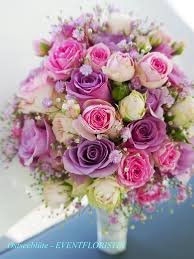 Follow Us Signature Bride On Instagram And Twitter And On Facebook Signature Bride Magazine Check Out In 2020 Brautstrauss Blumenstrauss Hochzeit Brautstrauss Rosen