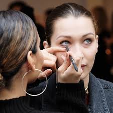 Typically, you'll apply pencil liner to the lower lash line after you've already applied eyeshadow and liner to the upper lash line. 14 Best Eyeliner Pencils Of 2020 Editor Reviews Allure