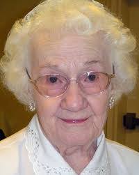 Kelly Rainford's Instagram, Twitter & Facebook