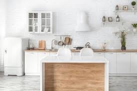 Di dalam rumah kayu hangat dan nyaman, ia bernafas, terus. Nyesel Baru Tahu Sekarang Ternyata Bahan Murah Meriah Ini Bisa Untuk Membersihkan Noda Membandel Pada Dinding Dapur Semua Halaman Nakita