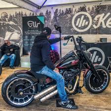 Los angeles , chevron gas station, 307 north la brea ave. Pin Auf Softail Fat Boy