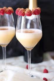 Champagnercreme Mit Gold Himbeeren Rezept Dessert Ideen Einfacher Nachtisch Dessert Silvester