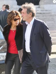 • le 08 octobre 2015. Jean Jacques Bourdin Et Sa Femme Anne Nivat Obseques De Jean Noel Tassez Le Compagnon De Charlotte Rampling Au Crematorium Du Cimetiere Du Pere Lachaise A P Purepeople
