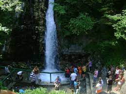 Este situata la aproximativ 46 km de brasov Cascada Urlatoarea La Mare Cautare Jurnalul Prahovean