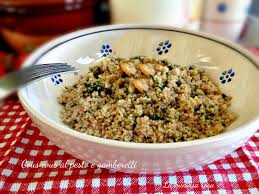 Per preparare il cous cous con ceci, zucchine e gamberi iniziate a riscaldare in una padella l'olio e lo spicchio d'aglio tagliato. Cous Cous Al Pesto E Gamberetti La Mimosa Rosa