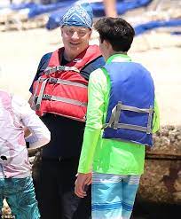 They got married on the 27th of september 1998 and gave birth to three sons. Brendan Fraser Takes Teen Sons On A Tube Ride In Barbados Daily Mail Online