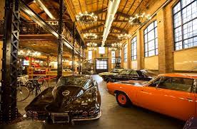 Nice Garage Just Do Without The Chandeliers Classic Car Garage Garage Workshop Layout Dream Garage