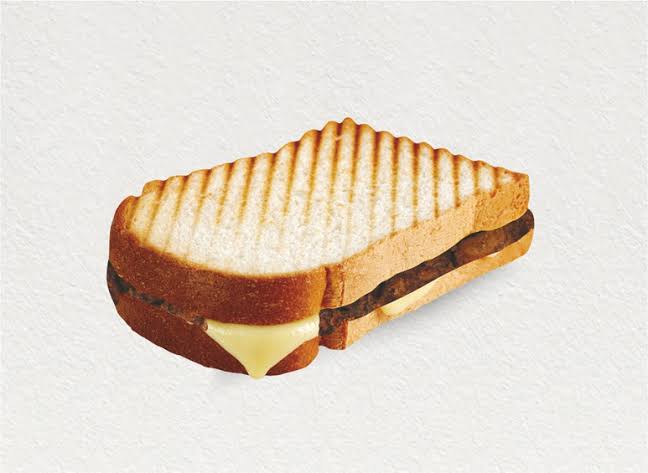 Kavurmalı ve kaşarlı tost