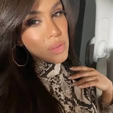 Bella Favela (@momslifeunfiltered) • Instagram photos and videos