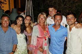 68 pedro lima, dina félix da costa, maria joão pinho, filipe vargas, fernanda serrano e pedro teixeira Carnaval Lourenco Ortigao E Kelly Bailey Comecam A Lucrar Com O Seu Romance
