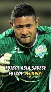 Futbol Asla Sadece Futbol Değildir! ⚽️ Hemen hemen her çocuğun hayali bir  gün futbolcu olup hayatını lüks içinde yaşamaktır. Güney Afrikalı Emile  Baron’un bu hayalleri de gerçekleşmişti ki ayağı ...