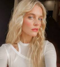 she's soooooooo beautiful!!!