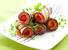 Per preparare l'antipasto di verdure estive cominciate dalla cottura delle patate. Rotolini Di Melanzana E Peperone Antipasto Freddo Di Verdure Ginger Tomato