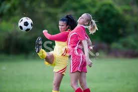 All the football fixtures, latest results & live scores for all leagues and competitions on bbc sport, including the premier league, championship, scottish premiership & more. Fotboll Tecknad Av Roliga Malvakt Haller Bollen Och Stockfoton Freeimages Com