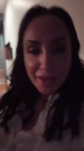 Believe you me, you're gonna get it 👋 @tarajokes 💚🤍❤️ #italian #comedian  #realtalk #nyc #newyork #bronx #mother #brooklyn #queens #boston #chicago  #philly #rhodeisland #statenisland