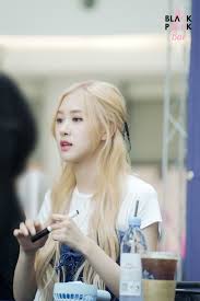 Pin By Relax On Blackpink Rose Blackpink Blackpink Rose Singer
