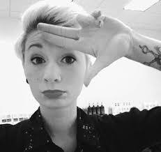 Shannon Heil's Instagram, Twitter & Facebook