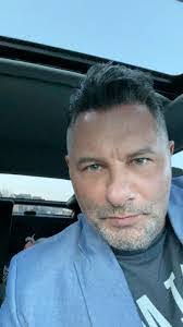 Shawn Hanford's Instagram, Twitter & Facebook