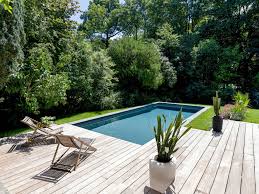 l esprit familial par l esprit piscine 8 x 3 50m fond en pente composee allant de 1 20 a terrasse bois piscine piscine et jardin piscine amenagement paysager