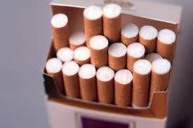 Après avoir fumé un paquet par jour pendant 28 ans, il a cessé de fumer du jour au lendemain . et a réussi à perdre du poids en plus. Combien Coute Un Paquet De Cigarettes A Travers Le Monde