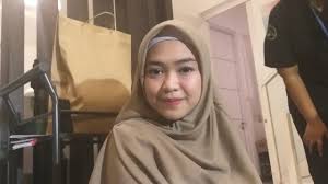 Adik kedua oki setiana dewi, ria ricis, dikenal sebagai seorang gaya nya ngangkang begitu perempuan berhijab. Ria Ricis Berniat Sewa Pacar Saat Lebaran Kumparan Com